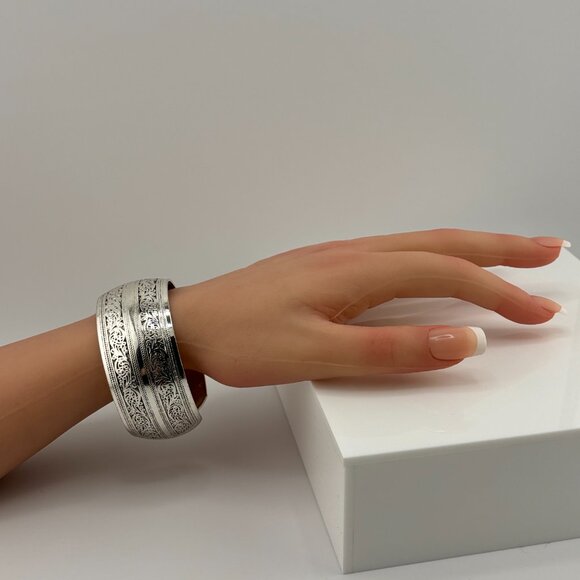 Etched 1.25 inch 925 Silver Open Cuff Bracelet - Picture 5 of 7